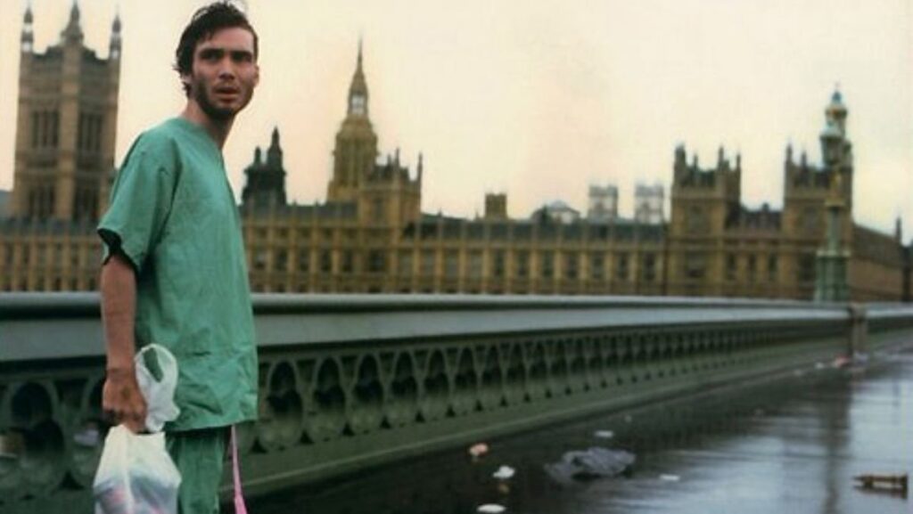 28 days later jim stands on a london bridge cillian murphy not in 28 years later