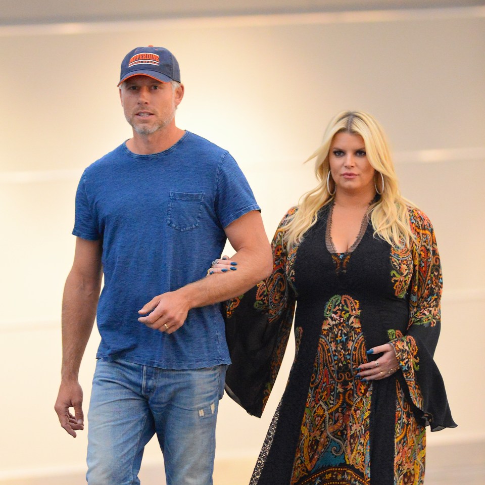 Jessica Simpson and Eric Johnson holding hands at an airport.