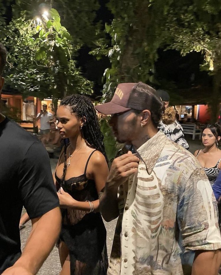 Lewis Hamilton and Juliana Nalu walking together at night.