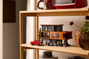 LEGO Twilight the Cullen House set - lifestyle (1)