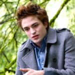 Robert Pattinson as Edward Cullen in Twilight (1)