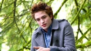 Robert Pattinson as Edward Cullen in Twilight (1)