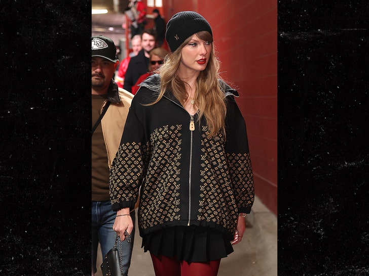 Taylor Swift Arrives to AFC Conference Championship Game Against Bills