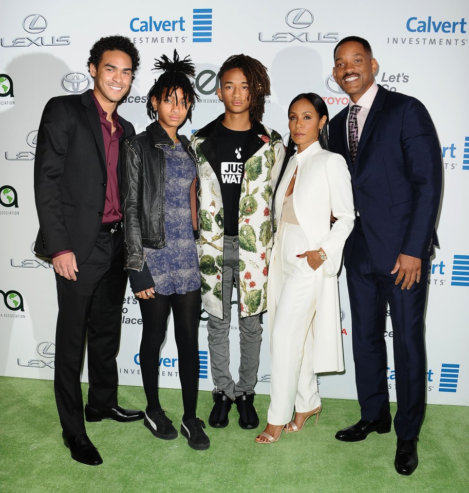 Will Smith, Jada Pinkett Smith, and their three children at an awards ceremony.