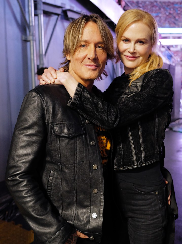 Keith Urban and Nicole Kidman backstage at a concert.