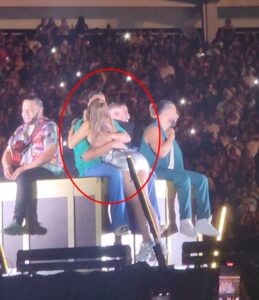 Miriam Cruz was caught snogging singer Romeo Santos on stage in the Dominican Republic