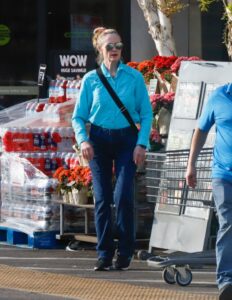 Cybill Shepherd leaving a grocery store.