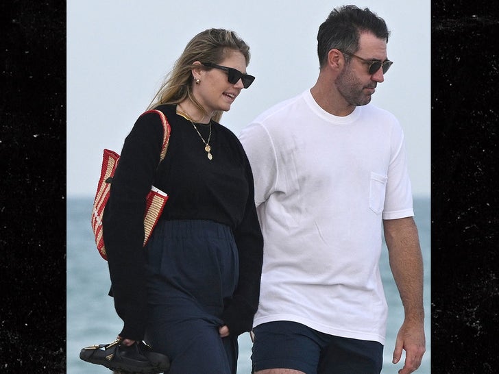 0120-Kate-Upton-Hangs-On-The-Beach-In-Miami-With-Justin-Verlander-Photos-primary-3