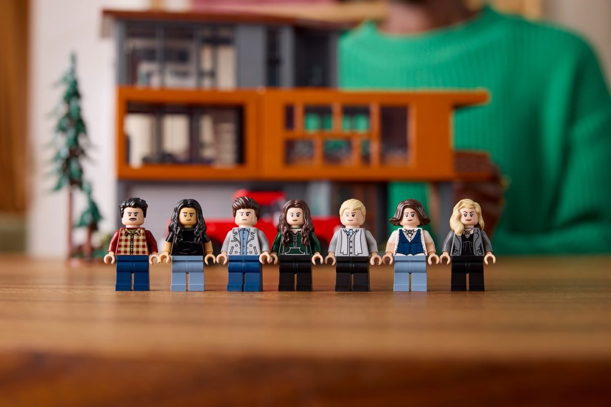 LEGO Twilight the Cullen House set - charlie swan, jacob black, edward cullen, bella, carlisle, alice, rosalie (1)