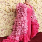 Melissa McCarthy wore an extravagant cape for the Golden Globes