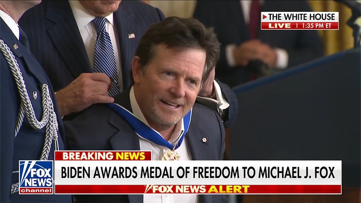 010425_medal_of_freedom_michael_j_fox-kal