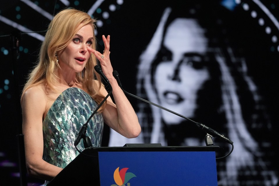 Nicole Kidman gave a tearful speech at the Palm Springs International Film Awards