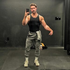 Man taking a selfie in gym attire.