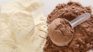 protein powder scoops of vanilla and chocolate