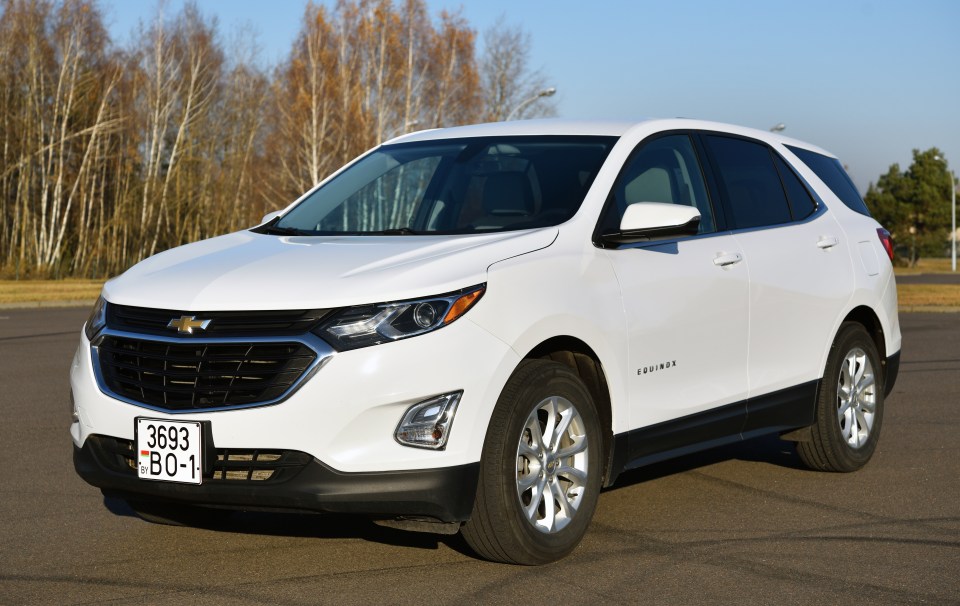 White 2017 Chevrolet Equinox SUV.