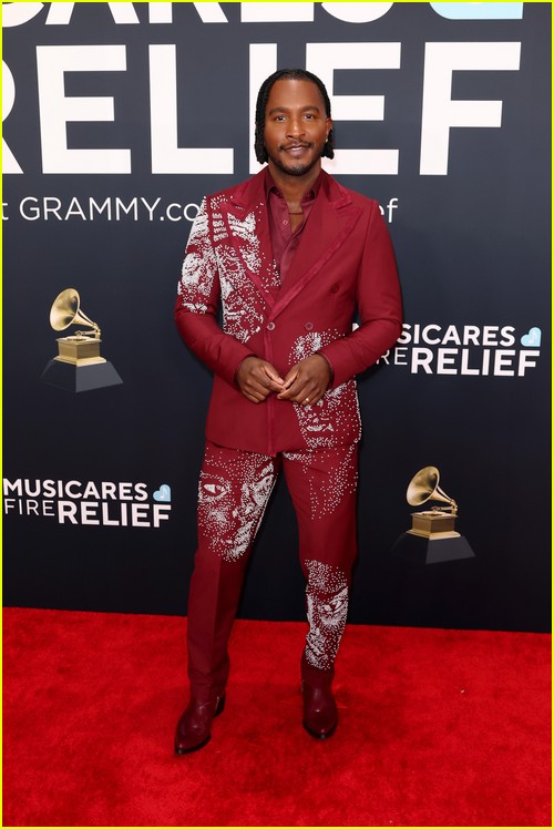 Red carpet correspondent Scott Evans at the Grammys