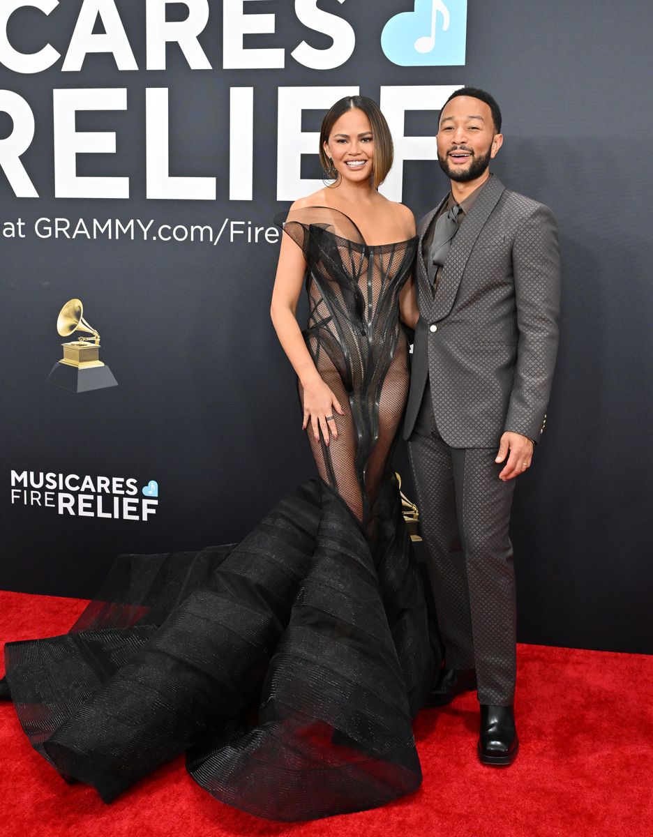 Best looks Grammys 2025: Chrissy Teigen and John Legend