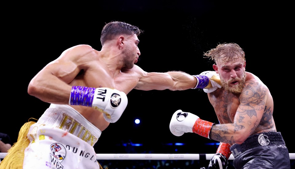 Tommy Fury punches Jake Paul in a boxing match.