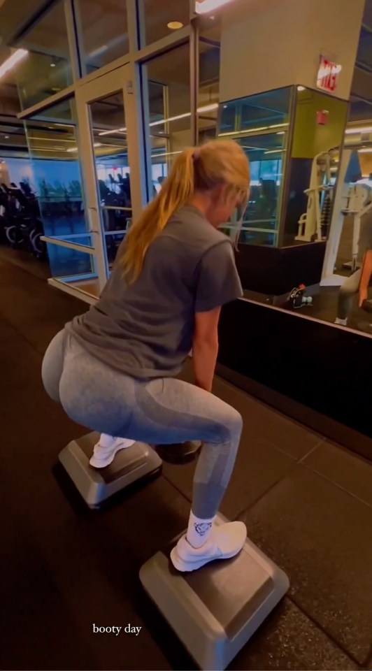 Woman doing a booty workout at the gym.