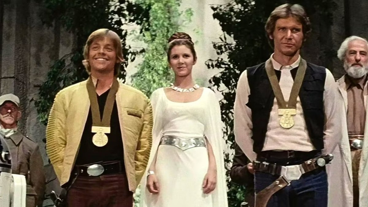 The reward ceremony at the end of Star Wars: A New Hope, where Princess Leia rewards Luke Skywalker and Han Solo with medals. 