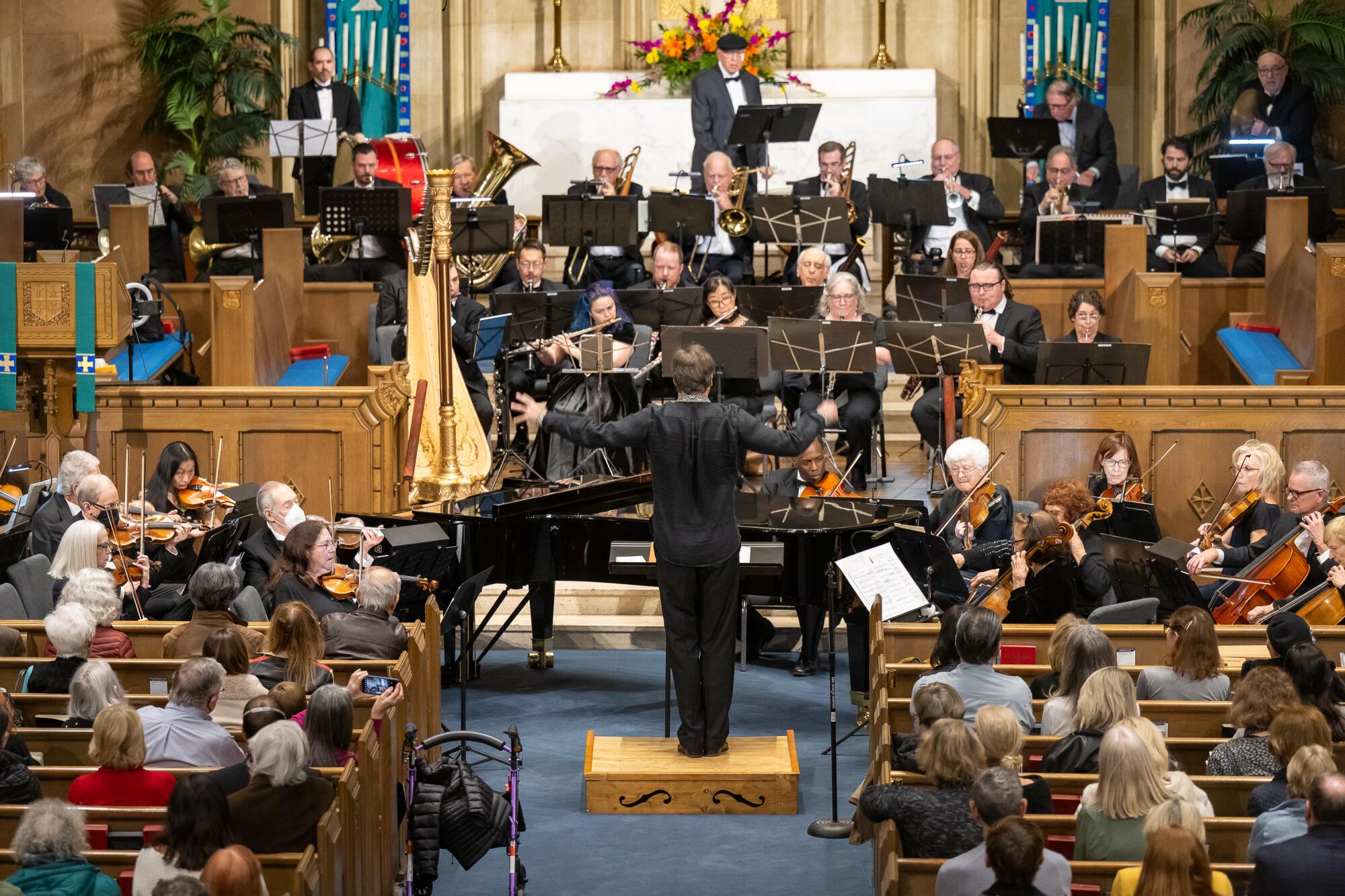 Maxim Kuzin conducts the Palisades Symphony. 