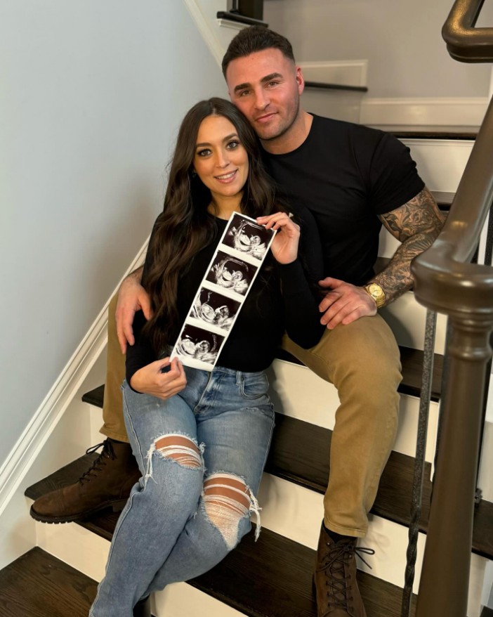 https://www.instagram.com/p/DGb2c9IvkY9/?hl=en&img_index=1, ,  Jersey Shore's Sammi, 37, announces she's pregnant after 'difficult' IVF journey and return to the show