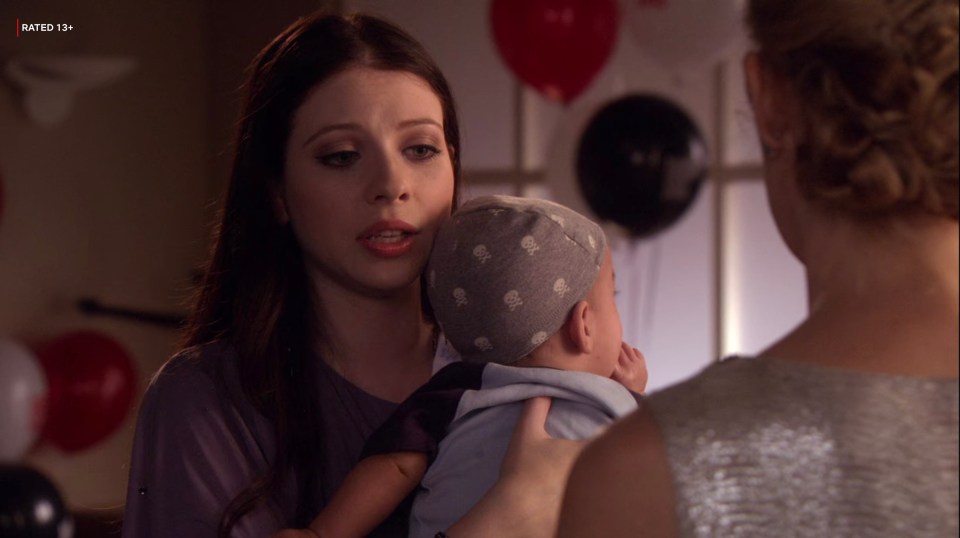 Grabs from the original Gossip Girl season 4 with Michelle Trachtenberg (Georgina Sparks holding baby Milo) , PHOTO TAKEN WITHOUT PERMISSION, https://www.netflix.com/watch/70212641?trackId=200257859