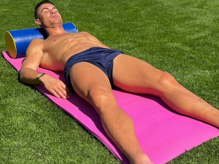 0204-Cristiano-Ronaldo-Hot-Shots-Sub3