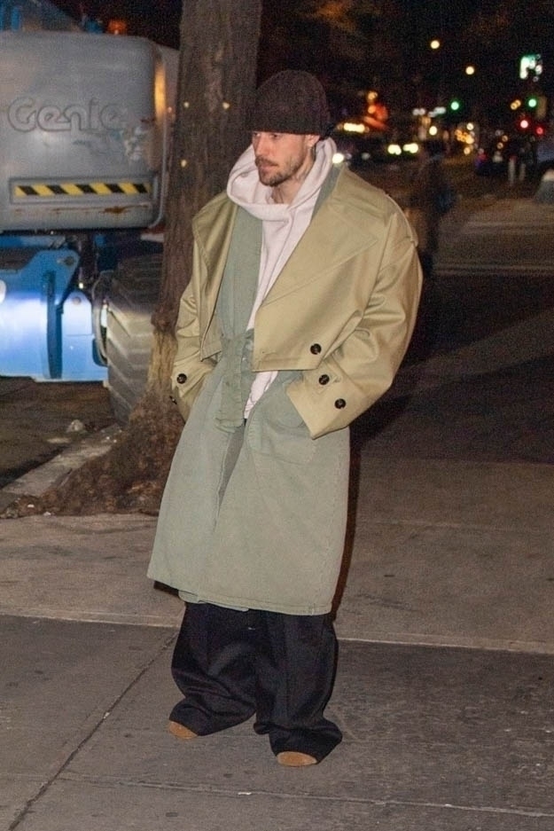 Justin Bieber leaving a New York City restaurant.