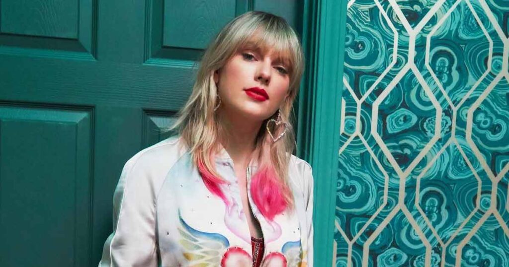 Did fans spot a missing piece in Taylor Swift’s bling for Super Bowl?