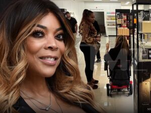 Wendy Williams Goes Shopping After Landing in Miami For Dad's Birthday