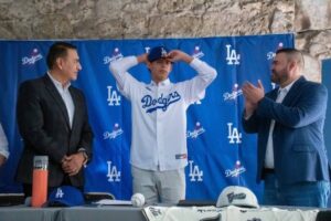 Who is Andrés Luna Román? Dodgers sign 17-year-old Mexican prodigy