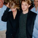 NEW YORK, NEW YORK - OCTOBER 06: Taylor Swift and Joe Alwyn depart Zuma on October 06, 2019 in New York City. (Photo by Jackson Lee/GC Images)