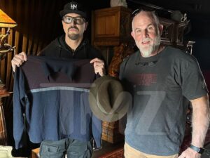 Zak Bagans - Obtains Suddam Hussein's Hat & Sweater