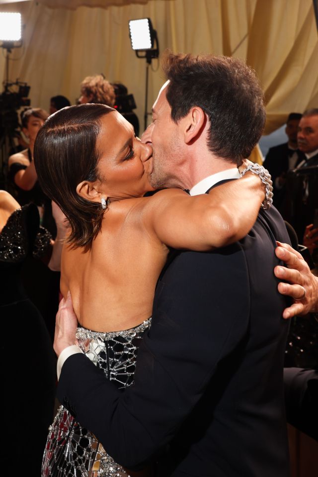 Halle Berry and Adrien Brody kissing at the Academy Awards.