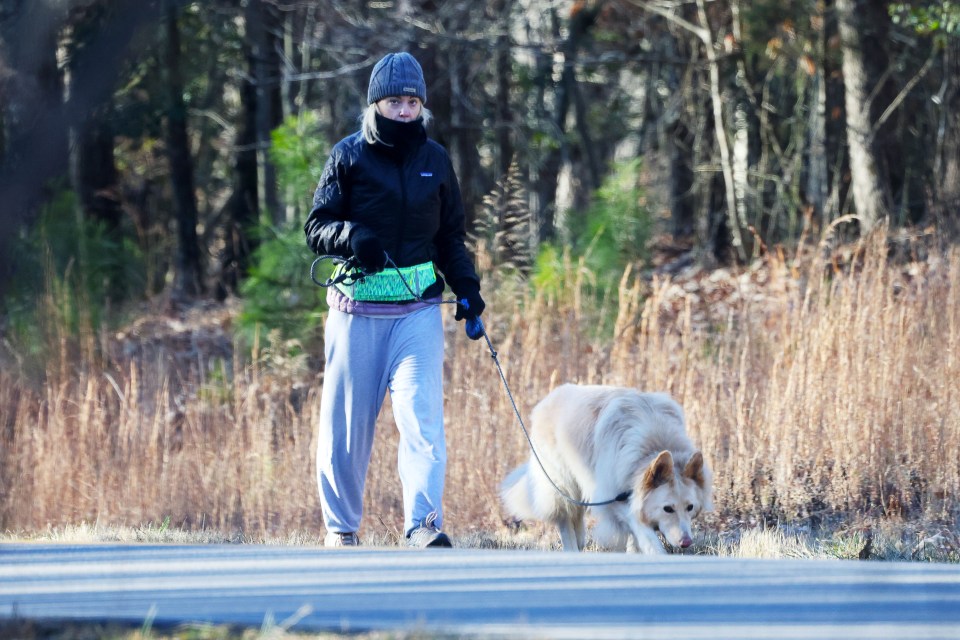 Kate Gosselin walking her dog.