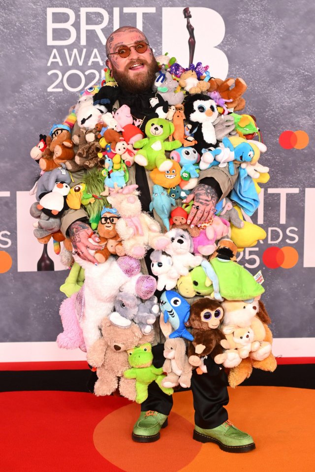 Teddy Swims at the BRIT Awards 2025, covered in stuffed animals.