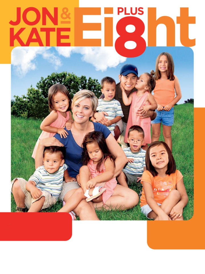 Jon & Kate Plus 8 promotional image of the family.