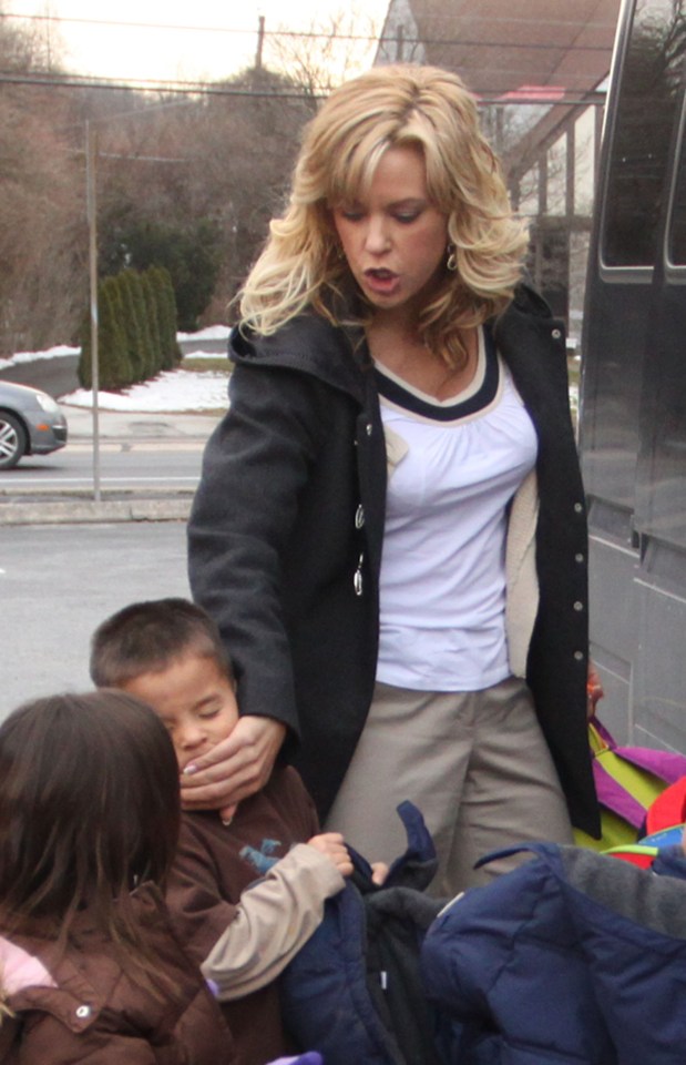 Kate Gosselin managing her children after school.