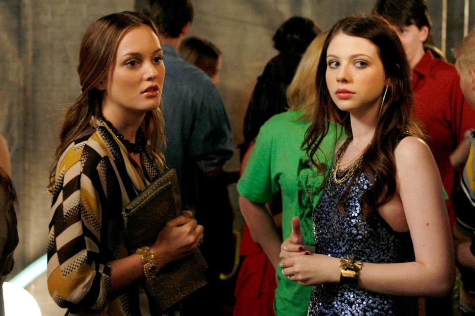 Leighton Meester and Michelle Trachtenberg in Gossip Girl.