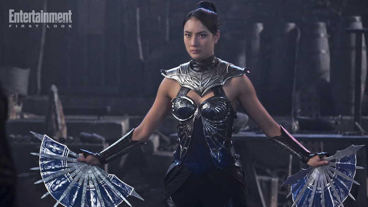 Kitana brandishing her bladed fans in a Mortal Kombat 2 first look image