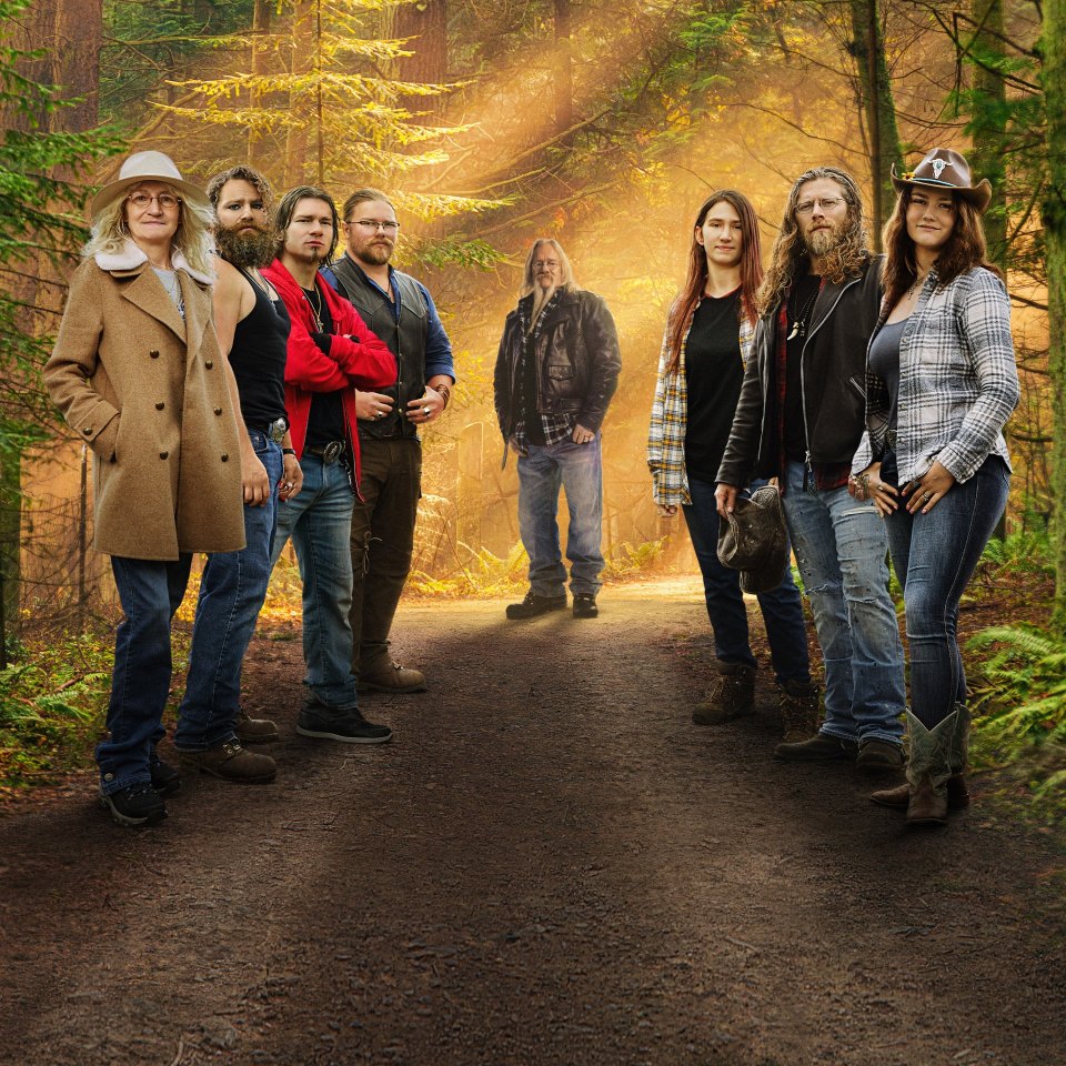 Promotional image of the Alaskan Bush People cast.