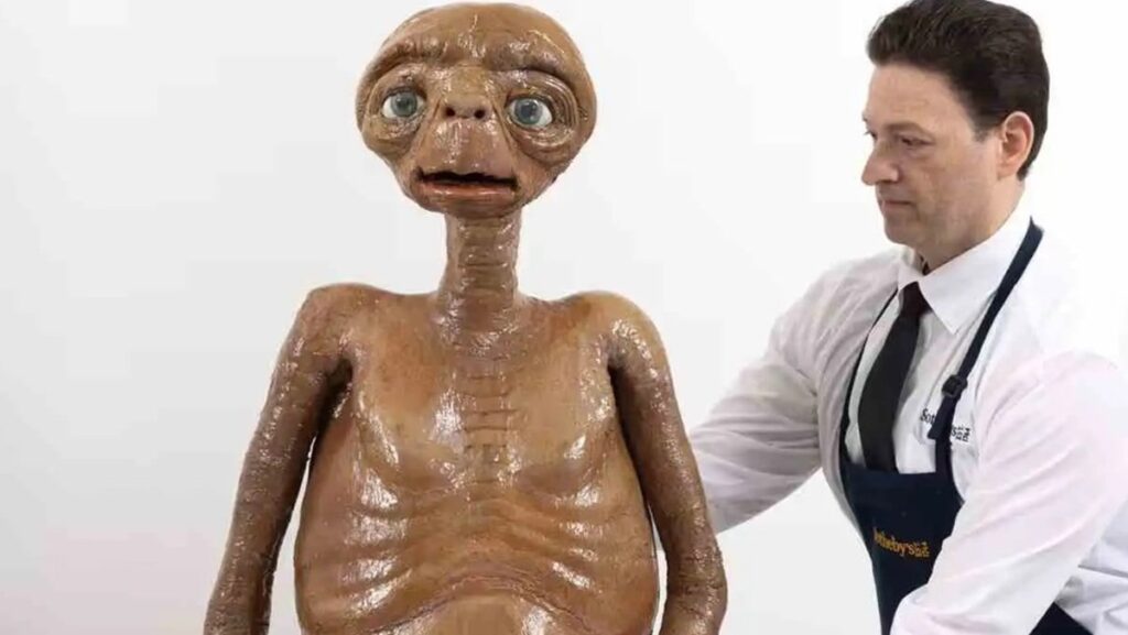 Original E.T. Model Could Go For a Million Dollars at Auction_1