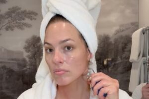 ashley-graham-shows-off-morning-routine-while-nothing-robe-and-towel