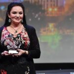 Crystal Gayle Net Worth | Celebrity Net Worth