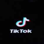 How to comment pictures on TikTok