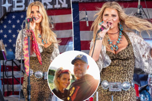 Jessica Simpson performs first show in 15 years amid divorce