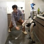 Chinese influencer cooking with robot