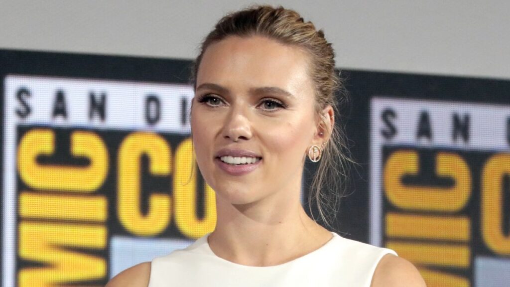 Scarlett Johannson Explains Why She Doesn't Take Fan Photos