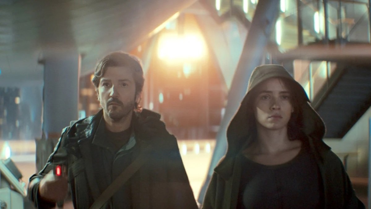 Cassian Andor (Diego Luna) and Bix (Adria Arjona) on a mission for the Rebellion.